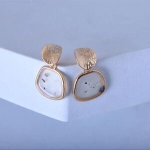 Gold Tone Simple Lightweight Organic Drop Earrings Minimalist Contemporary